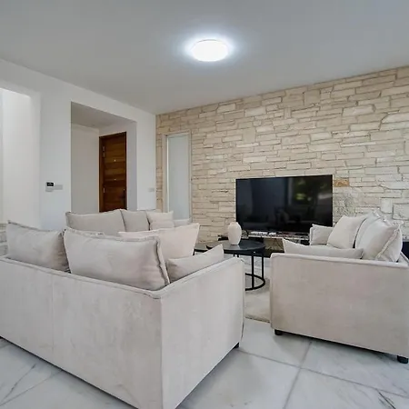 After B00klng Must Scаn Qr-c0dе --downtown 2 * Paphos